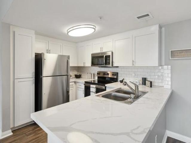 1 Br, 1 bath, Apartment 5395 Napa St