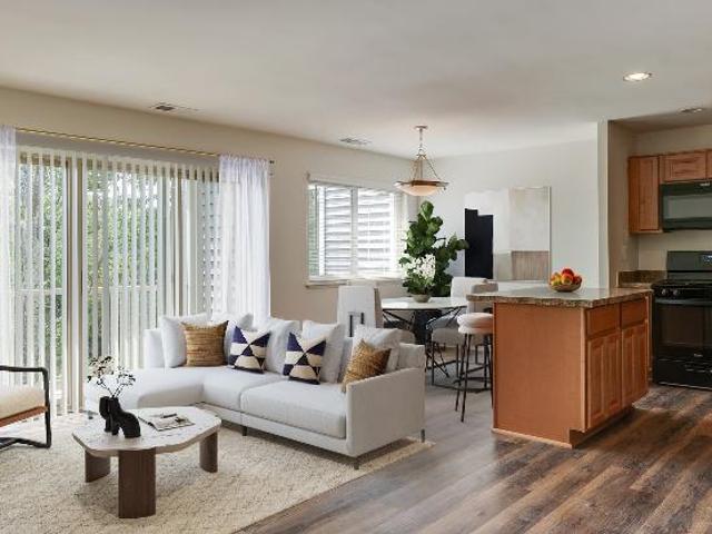 1 Br, 1 bath, Apartment 614 Oakland Hills Drive
