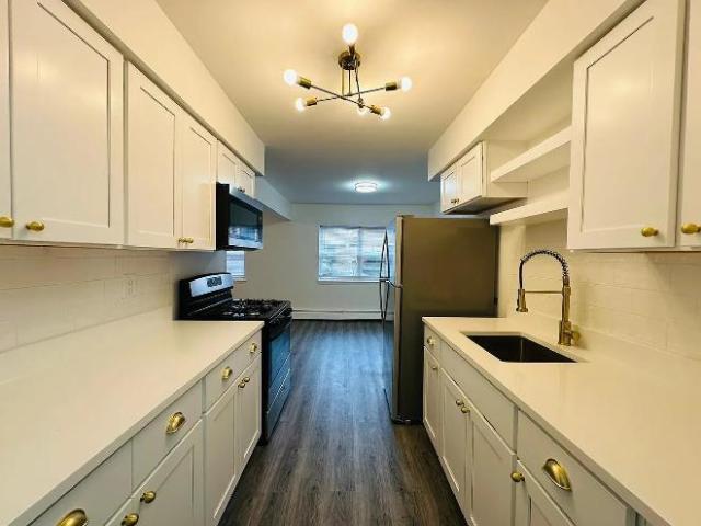 1 Br, 1 bath, Condo 560 Washington Ave