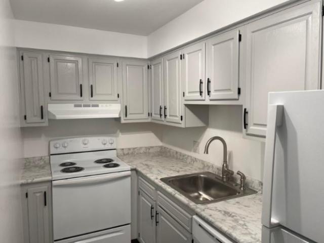 1 Br, 1 bath, Condo 600 Riverside Dr