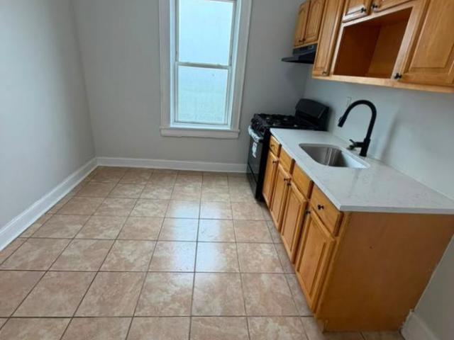 1 Br, 1 bath, Condo 75 N 75th