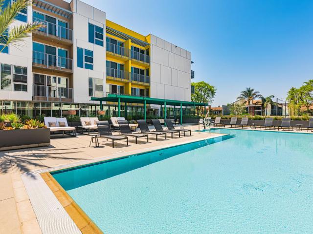 1 BR, 1 BA Apartment 14150 Riverside Drive Unit B214, Sherman Oaks, CA 91423