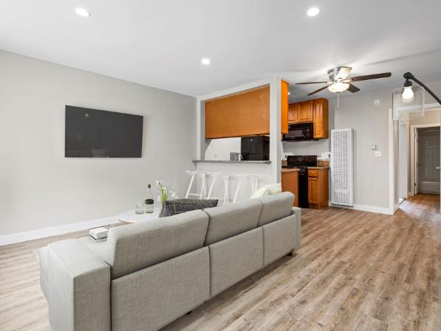1 BR, 1 BA Apartment 14355 Huston Street Unit 211, Sherman Oaks, CA 91423