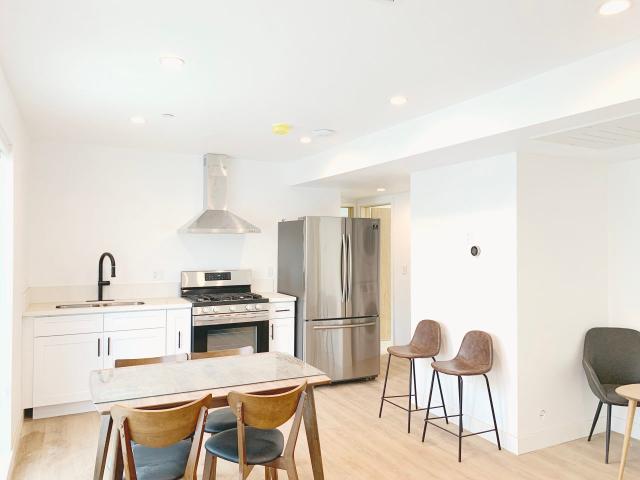 1 BR, 1 BA Apartment 1436 West 36th Place Unit D D1 Private Bathroom, Los Angeles, CA 90018