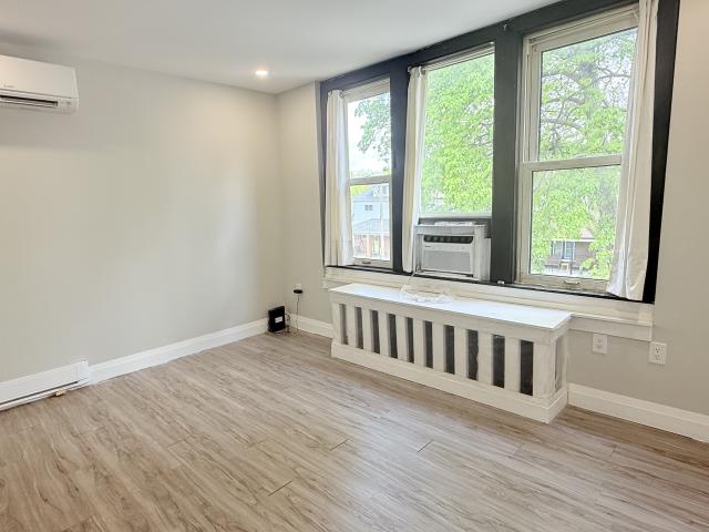 1 BR, 1 BA Apartment 1495 Gladstone Ave, Windsor, ON N8X 2P9