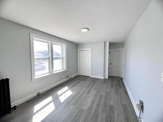1 BR, 1 BA Apartment 1518 University Ave W, Windsor, ON N9B 1B9