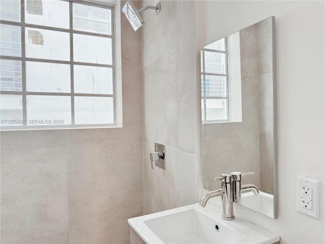 1 BR, 1 BA Apartment 1525 Euclid Avenue, Miami Beach, FL 33139