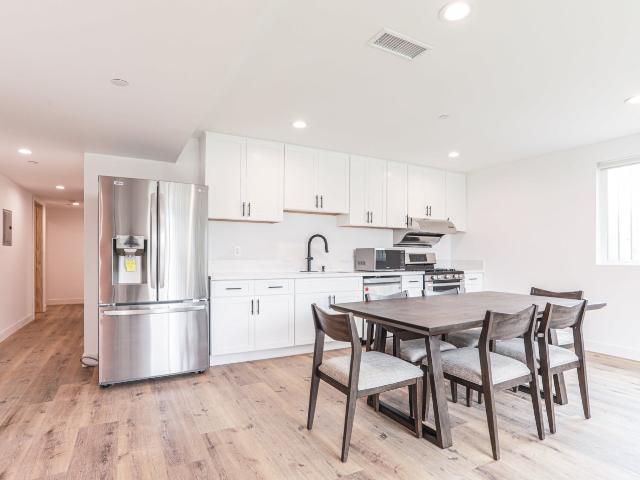 1 BR, 1 BA Apartment 1545 West 36th Place Unit 3620 S Denker Ave 104 Private Bathroom, Los Angeles, CA 90018