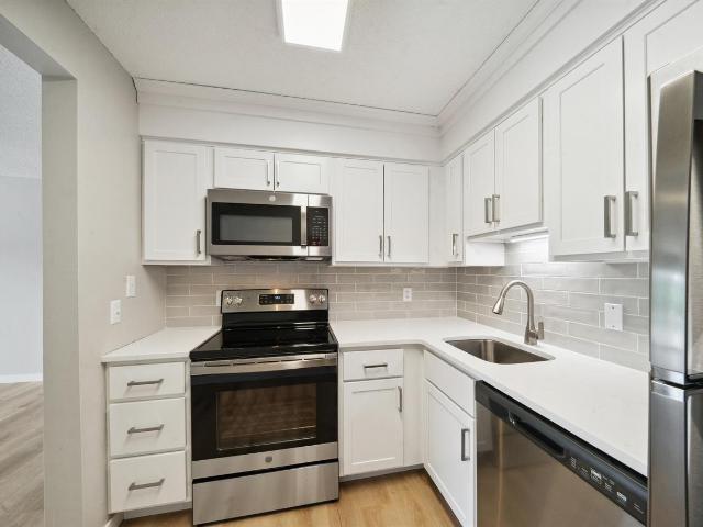 1 BR, 1 BA Apartment 155 Gleason Lake Rd Unit 320, Wayzata, MN 55391