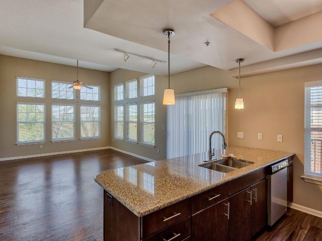 1 BR, 1 BA Apartment 1601 NW 38th St Unit 402, Kansas City, MO 64116