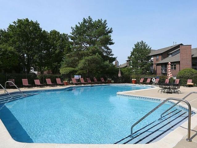 1 BR, 1 BA Apartment 1601 West Woods Drive Unit 1006, Arlington Heights, IL 60004