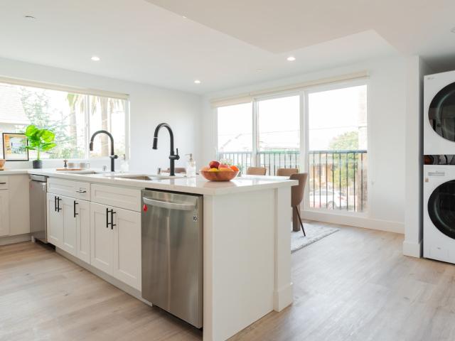 1 BR, 1 BA Apartment 1623 West 35th Street Unit 1622 1/2 W 35th St 10 Private Bathroom, Los Angeles, CA 90018