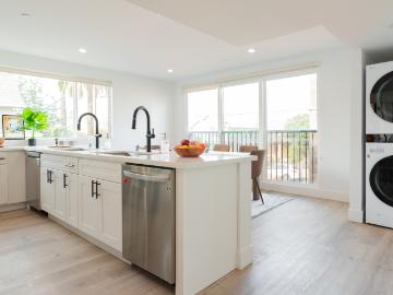 1 BR, 1 BA Apartment 1623 West 35th Street Unit 1622 W 35th St 2 Private Bathroom, Los Angeles, CA 90018