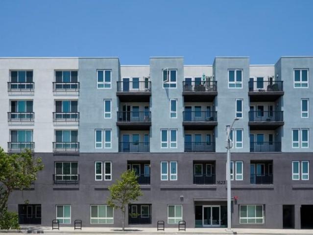 1 BR, 1 BA Apartment 1623 West Manchester Avenue, Los Angeles, CA 90047