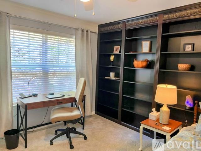 1 BR, 1 BA Apartment 1625 Elmwood Ct, Unit Study/Bedroom, Charlottesville, VA 22903