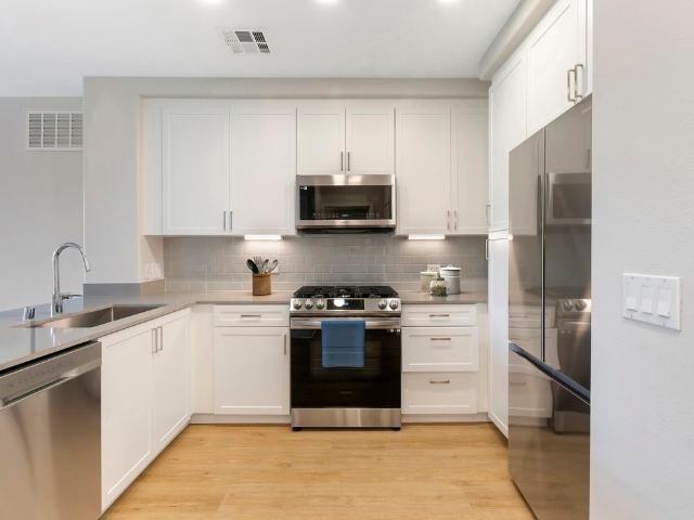 1 BR, 1 BA Apartment 16350 Ventura Boulevard Unit 332, Encino, CA 91436