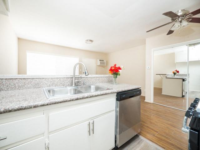 1 BR, 1 BA Apartment 1645 N. Winona Boulevard Unit 074#216, Los Angeles, CA 90027