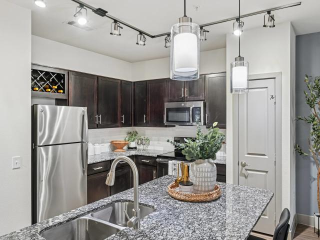 1 BR, 1 BA Apartment 1652 W Frankford Rd Unit 317, Carrollton, TX 75007
