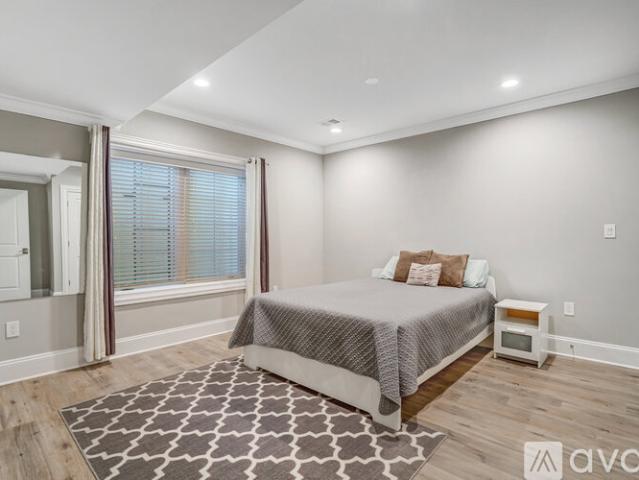 1 BR, 1 BA Apartment 1712 Linwood Place, McLean, VA 22101
