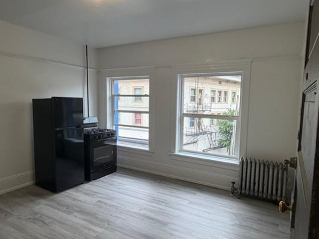 1 BR, 1 BA Apartment 1717 West Burnside Street, Portland, OR 97209