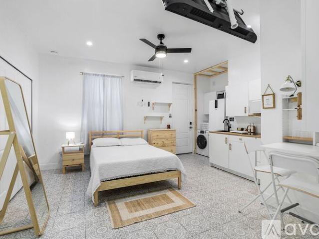 1 BR, 1 BA Apartment 167 5th St, Unit 4, Naples, FL 34113