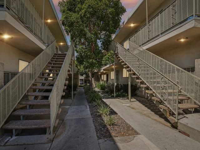 1 BR, 1 BA Apartment 1731 W 120th St, Los Angeles, CA 90047