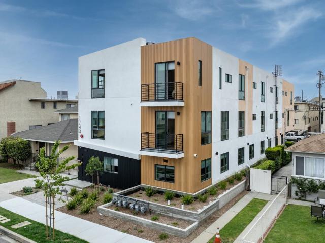 1 BR, 1 BA Apartment 1743 Armacost Avenue Unit 1 101 Private Bathroom, Los Angeles, CA 90025