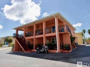 1 BR, 1 BA Apartment 174 116th Avenue, Unit 4, Treasure Island, FL 33706