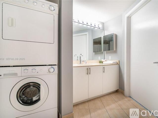 1 BR, 1 BA Apartment 1750 N Bayshore Dr, Unit 2301, Miami, FL 33138