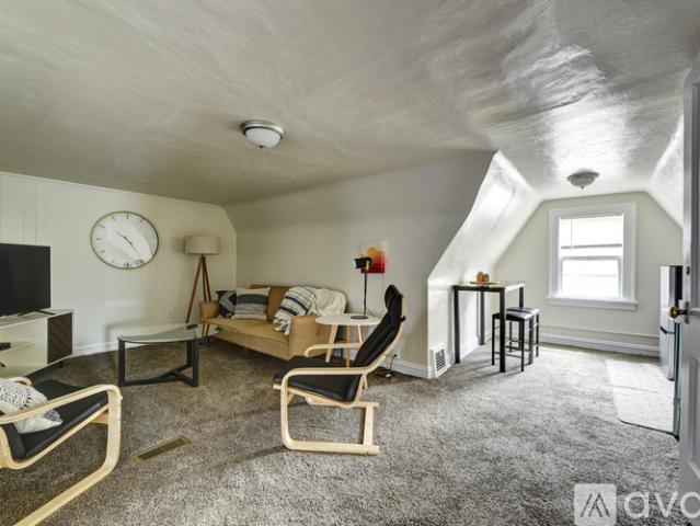 1 BR, 1 BA Apartment 17612 Winslow Rd, Unit 3, Shaker Heights, OH 44120