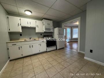 1 BR, 1 BA Apartment 17 Edwards St. Apt Waterville, ME 04901