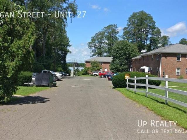 1 BR, 1 BA Apartment 17 Regan Street, Vernon, CT 06066