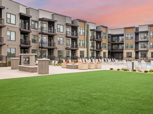 1 BR, 1 BA Apartment 18000 West 97th Street Unit 2126, Lenexa, KS 66219