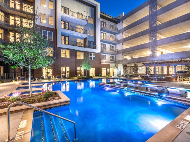 1 BR, 1 BA Apartment 1800 N Hall St Unit 526, Dallas, TX 75204