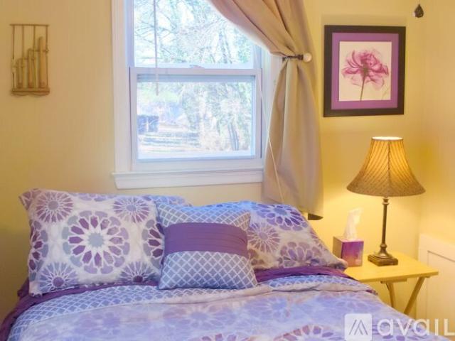 1 BR, 1 BA Apartment 1831 Oxford Avenue Southwest, Unit Comfy Room, Roanoke, VA 24015
