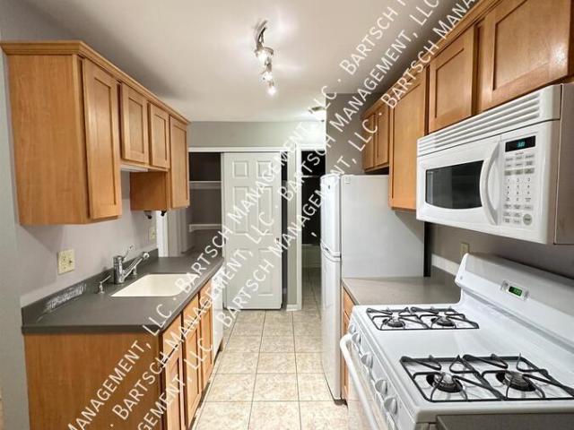 1 BR, 1 BA Apartment 1855 N Cambridge Ave, Milwaukee, WI 53202