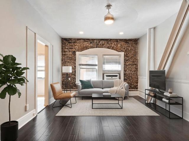 1 BR, 1 BA Apartment 189 N. Marengo Avenue Unit 422, Pasadena, CA 91101