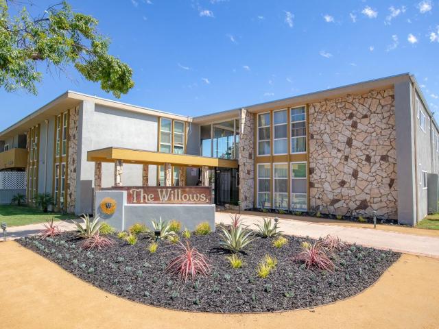 1 BR, 1 BA Apartment 19344 Wyandotte Street Unit 220, Reseda, CA 91335