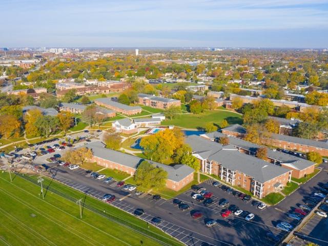 1 BR, 1 BA Apartment 1958 W Algonquin Rd Unit 10C, Mount Prospect, IL 60056
