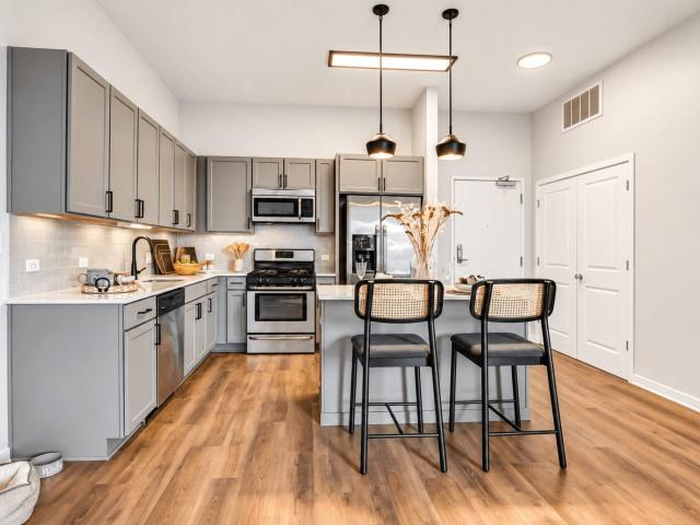 1 BR, 1 BA Apartment 195 Waukegan Rd Unit 355, Glenview, IL 60025