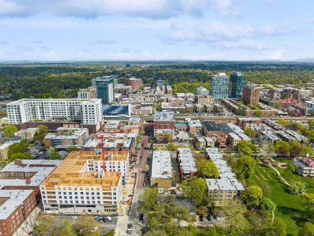 1 BR, 1 BA Apartment 1000 & 1035 Pleasant Street Unit 37 2A, Oak Park, IL 60302