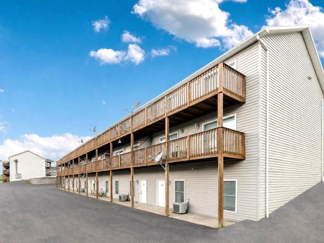 1 BR, 1 BA Apartment 100 1400 Pinnacle Heights Drive Unit Unit 1400, Morgantown, WV 26505