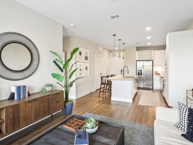 1 BR, 1 BA Apartment 100 Harding St Unit 2005, Fort Worth, TX 76102