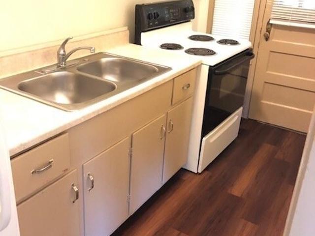 1 BR, 1 BA Apartment 100 N Racine Ave, Waukesha, WI 53186