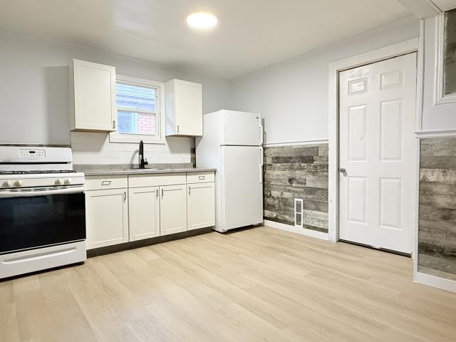 1 BR, 1 BA Apartment 1011 Albert Rd, Windsor, ON N8Y 3P4