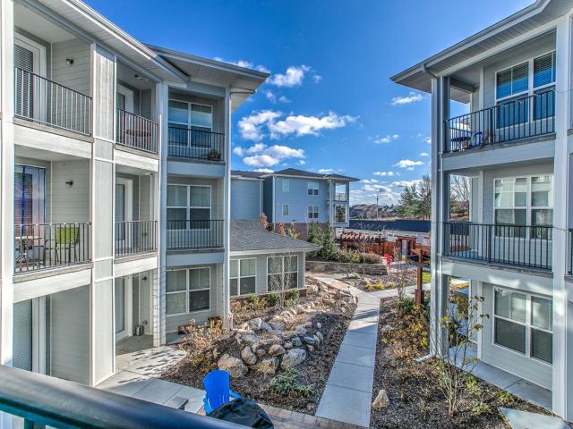 1 BR, 1 BA Apartment 1011 North 192nd Street Unit B 1004 Unit 304 A780 Lake View All Wood Floors, Elkhorn, NE 68022