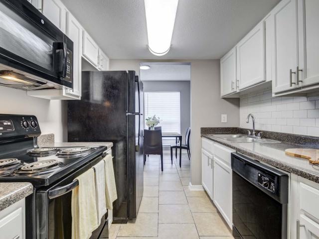 1 BR, 1 BA Apartment 1013 Manhattan Boulevard Unit 140, Harvey, LA 70058