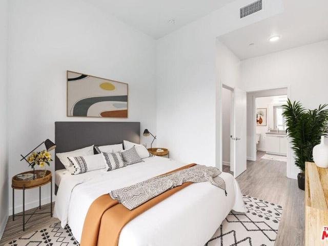 1 BR, 1 BA Apartment 107 South Hewitt Street, Los Angeles, CA 90012