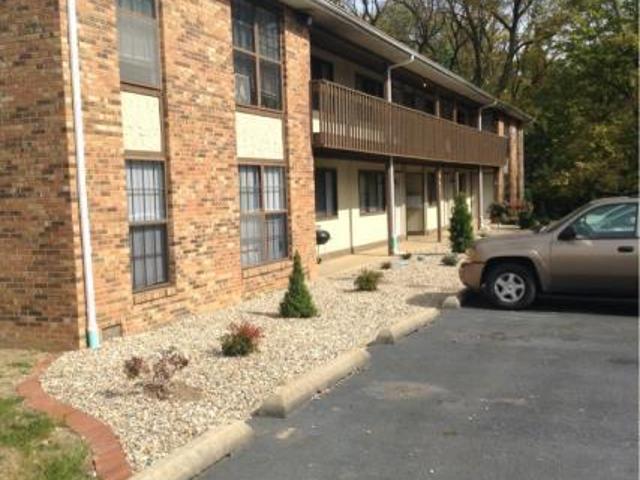 1 BR, 1 BA Apartment 1045 Brookshire Ct. Apt Belleville, IL 62221