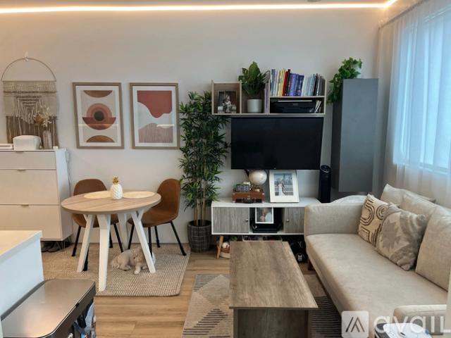 1 BR, 1 BA Apartment 105 S Fairfax Ave, Unit 203, Los Angeles, CA 90036